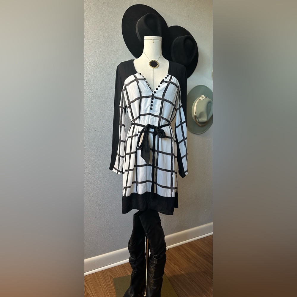 Lovely BCBG black and white dress!